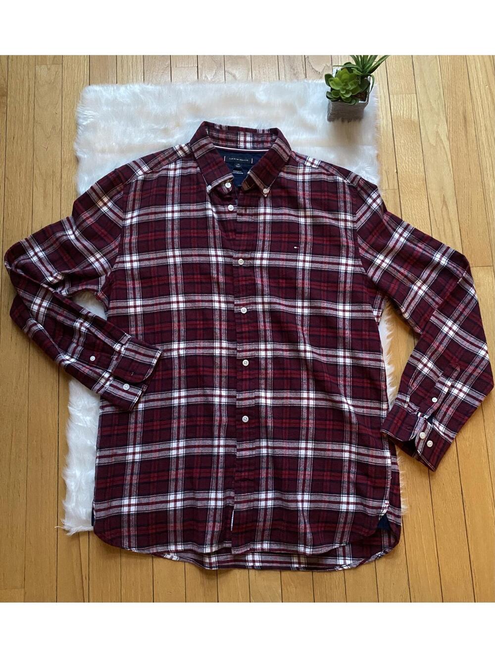 Tommy Hilfiger Men’s Regular Fit Plaid Casual Shirt Large